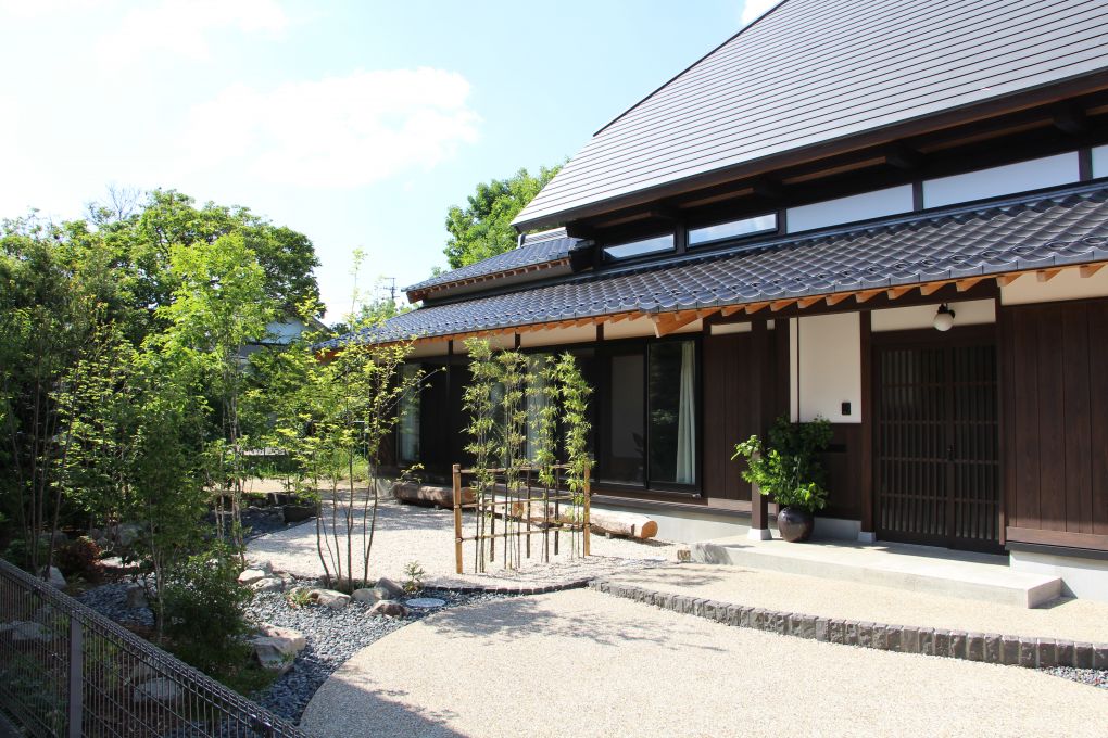 江南市・古民家移築再生住宅庭完成 画像