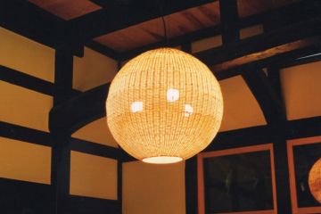 特注の籐の編み込み照明