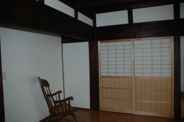 リビング入り口は腰高障子を作りました。