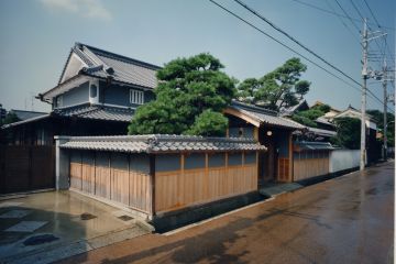 旧西国街道に面しています。