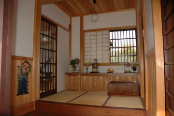 玄関の上がり部分は畳敷きです。