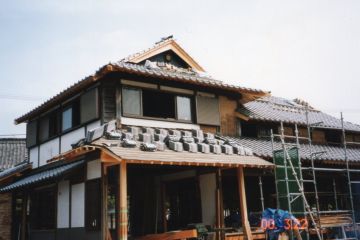 2021-11/hatabutei-19-いぶし瓦葺です。