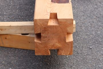 欅の柱の足元の仕口の状況
