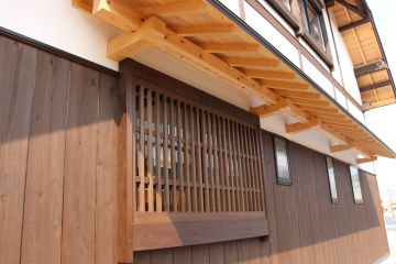 庇と格子の部分