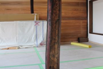 面皮の柱が良いですね。