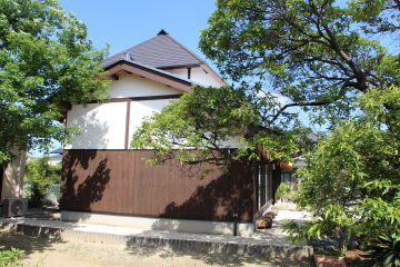 西側面も栗の木の新緑がいですね。