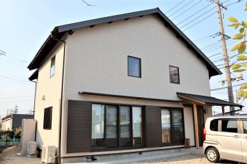 外部壁はサイディング張りです。コストを抑えました。