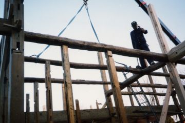 既存の日本栂柱は曲がっていたので桧材柱に取り換え