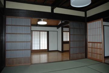 南側和室8畳大阪障子がいいですね。静岡らしい南北の風通しを考えたデザインです。