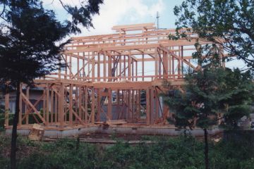 上棟後、母屋まで組み込みました。