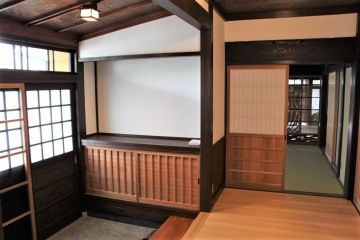 古民家の様に松丸太梁を見せました。