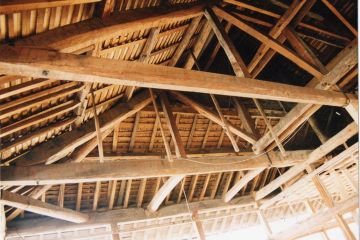 入母屋造りの小屋組み