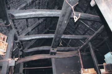 見上げた小屋組み