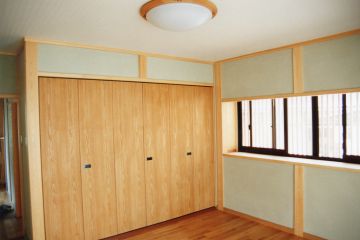 寝室はクローゼットを作りました。