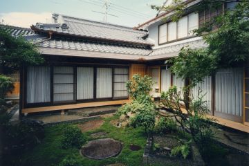 離れ座敷前の坪庭