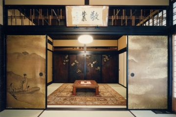 板戸も歴史があります。