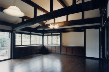 南側の庭が見える様にしています。