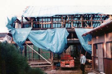 震災直後に再生の為に瓦を取った状態