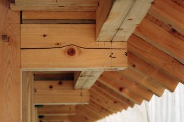 ２階の軒先の持送り