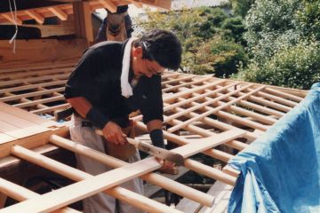 数寄屋の大工による化粧屋根の仕事