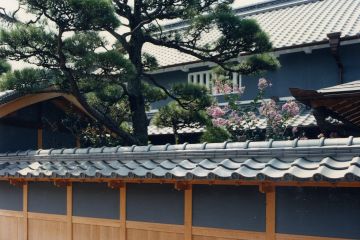 西国街道沿いの塀