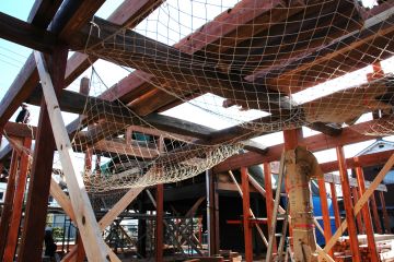 大黒柱と松丸太の取り合い