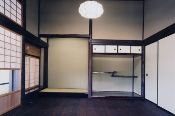 床の間の有る座敷も松板張りです。