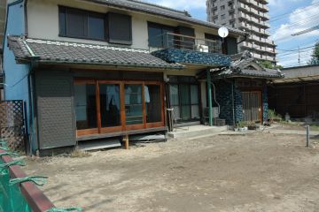 建物を曳家する前です。