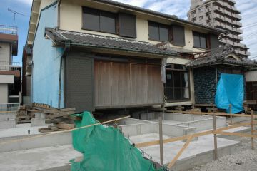 南西に移動するので曳家する前はこんな形です。