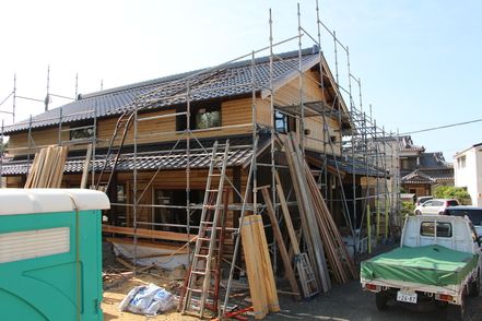 豊橋H邸古民家移築再生住宅工事、瓦屋根葺き終わりました。 アイキャッチ画像