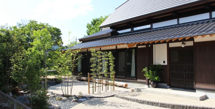 江南市・古民家移築再生住宅庭完成 アイキャッチ画像
