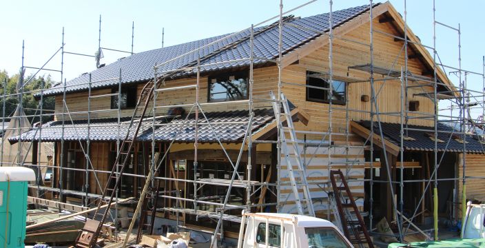 豊橋H邸古民家移築再生住宅工事屋根瓦工事進んでいます。 アイキャッチ画像
